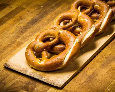 Laugenbrezel – Bäckerei-Konditorei Schell
