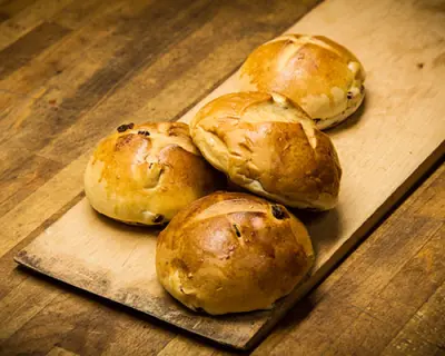 Rosinenbrötchen – Bäckerei-Konditorei Schell