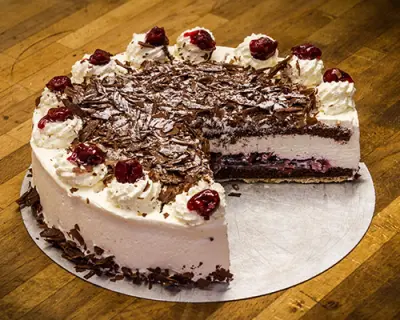 Schwarzwälder Kirschtorte – Bäckerei-Konditorei Schell