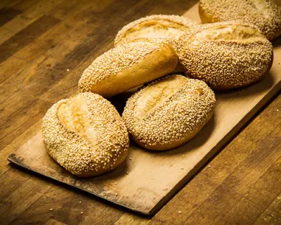 Sesambrötchen – Bäckerei-Konditorei Schell